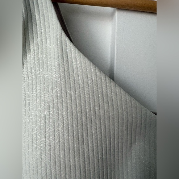 NWT Lululemon • Align Ribbed Tank *Shine • Size 2 - Picture 4 of 6